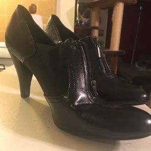New Impo stretch black high heel shoes size 7 1/2